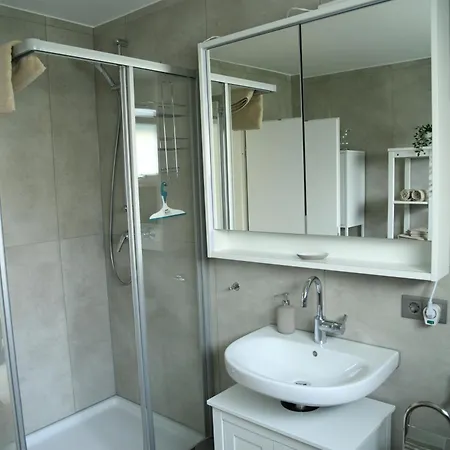 Ferienwohnung Niestetal 아파트 *